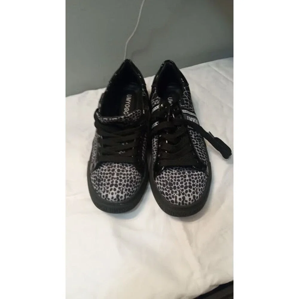 UMYOGO Women’s Sneakers – Black & White Pattern – Size 7.5